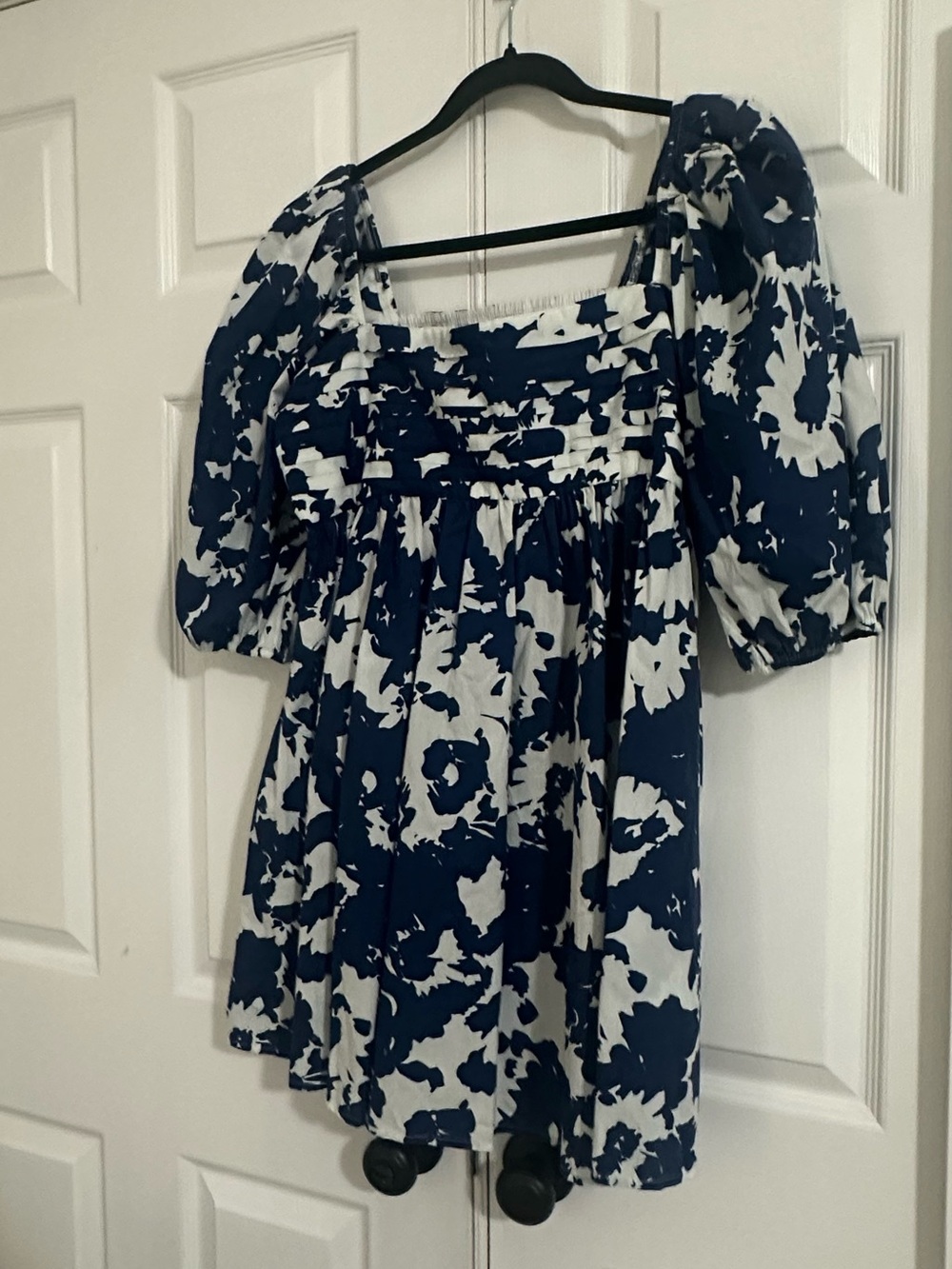Abercrombie & Fitch Navy and White Floral Square-Neck Puff Sleeve Mini Dress